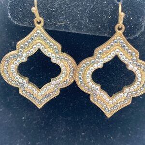 Quartrefoil black/ white faux crystal drop earrings gold tone French hook